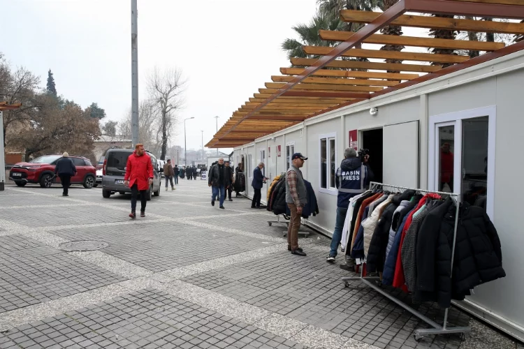 Kahramanmaraş'ta tarihi Kapalı Çarşı'nın esnafı konteynerlerde faaliyete başladı
