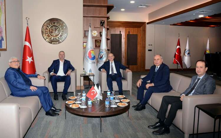 Karataş Belediye Başkanı, Adana Ticaret Borsası Başkanı Şahin Bilgiç'i ziyaret etti
