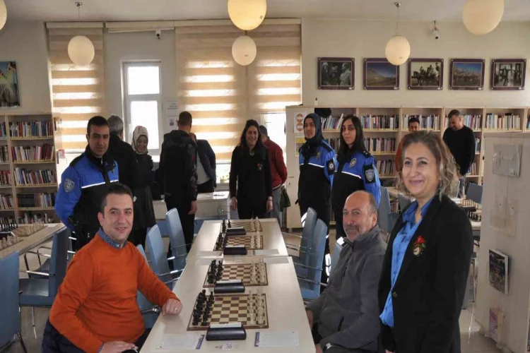 Kars’ta Satranç Turnuvası yoğun ilgi gördü