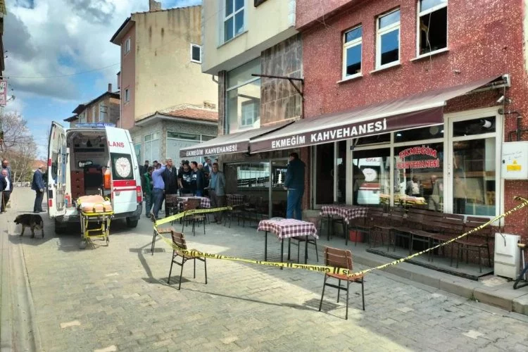 Kastamonu'nun Devrekani ilçesinde kıraathanede çıkan silahlı kavgada iki kişi hayatını kaybetti