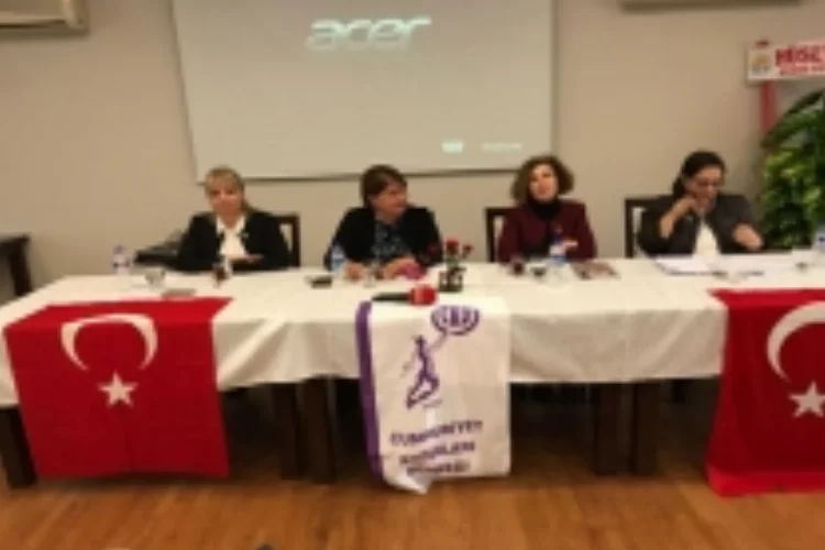 Katlav: Türk kadını siyaset  de yapar çocuk da yetiştirir
