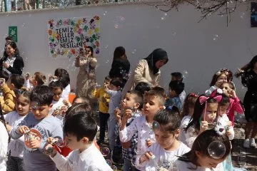 Kayseri anaokulu öğrencileri, hijyen için sloganlar atarak dikkat çekti