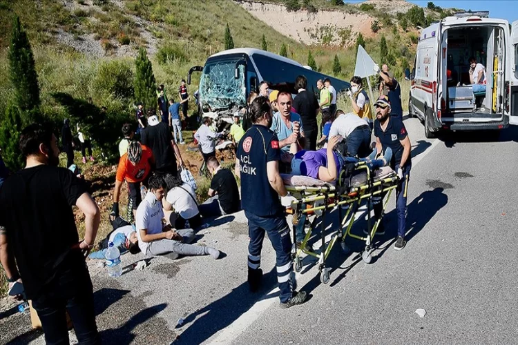 Eskişehir'de yolcu otobüsü devrildi: 35 yaralı