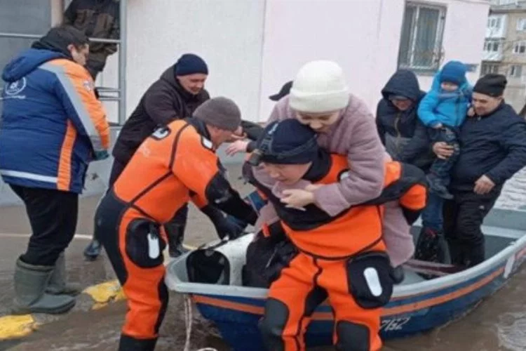 Kazakistan'da sel felaketi: 6 bin çocuk ve 16 bin kişi tahliye edildi