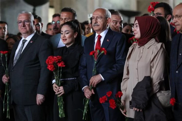Kemal Kılıçdaroğlu Anıtkabiri ziyaret etti