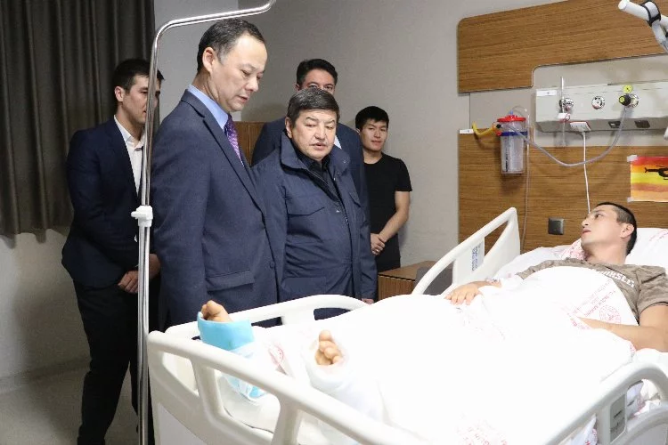 Kırgızistan bakanlar kurulu Başkanı Caparov,  Adana'daki yaralıları ziyaret ediyor