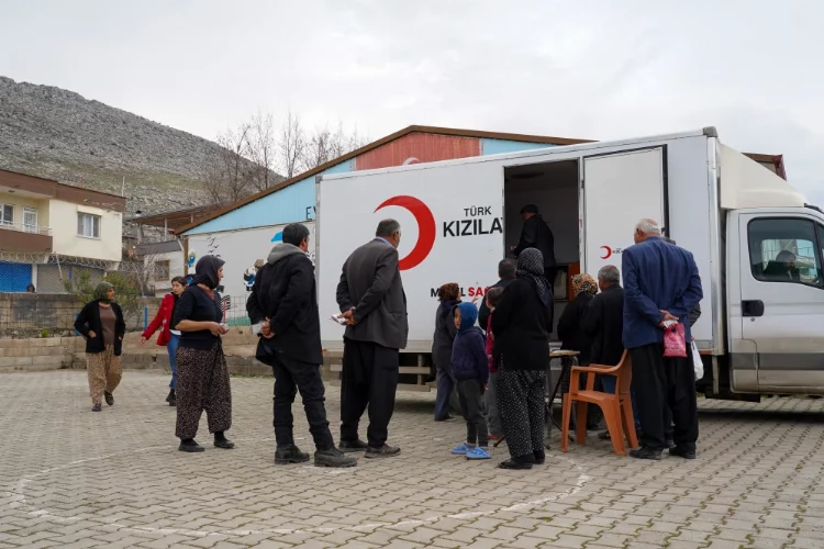 Kırsaldaki depremzedelere mobil sağlık hizmeti