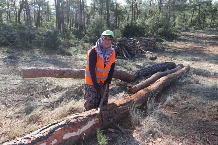 Kocasına öğrettiği orman işçiliği geçim kapıları oldu