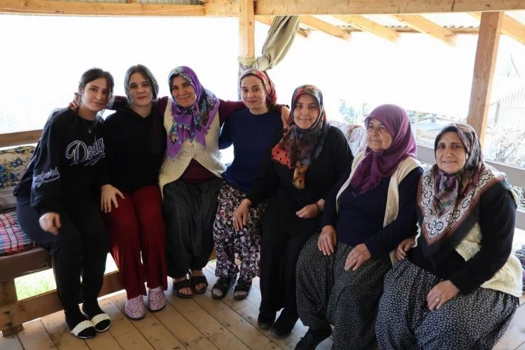 Kozan'da 'Dürüstlük' vaadiyle yola çıkan kadın muhtar adayı seçimi kazandı