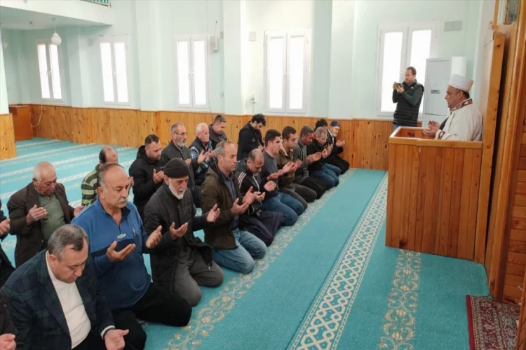 Kozan'da cuma namazında yağmur duası edildi