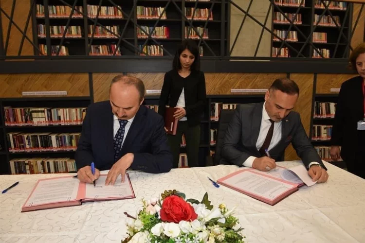 Kozluk’ta yeni halk kütüphanesi yapımı için imzalar atıldı