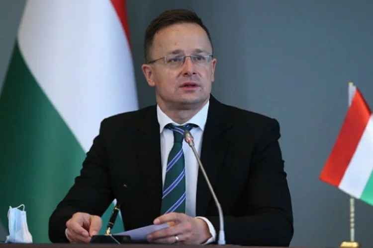 Macaristan Dışişleri Bakanı: NATO'nun Ukrayna politikası kırmızı çizgileri aşabilir