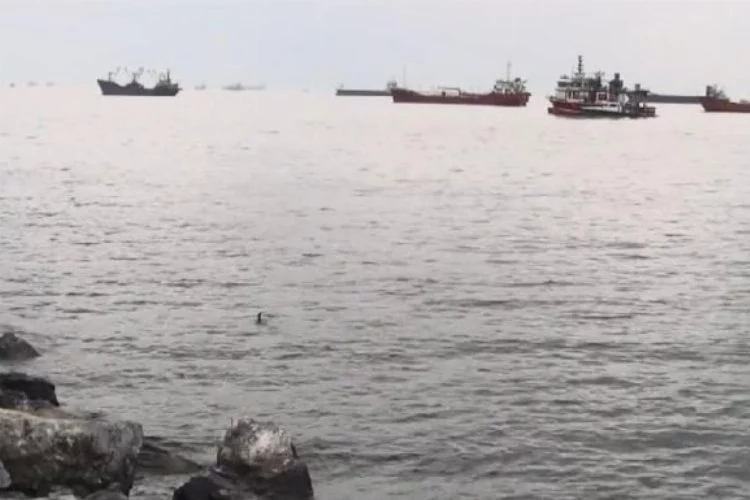 Marmara Denizi'nde su alan gemide kurtarma operasyonu, mürettebat için yoğun çaba devam ediyor