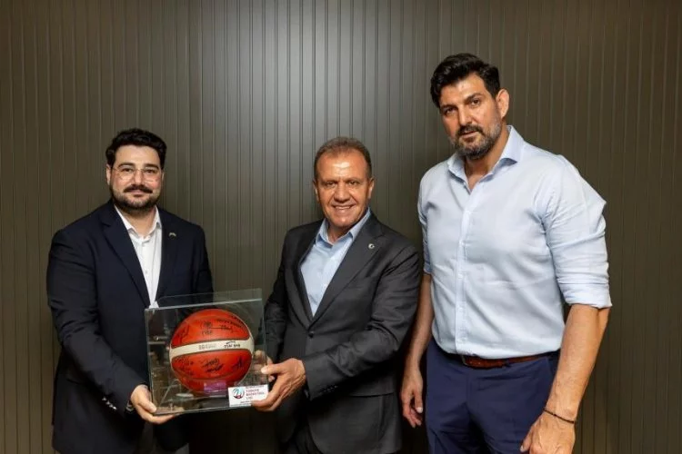 Mersin Büyükşehir Belediyesi Erkek Basketbol Takımı, Başkan Vahap Seçer ile buluştu
