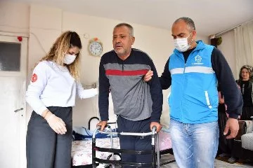 Mersin Büyükşehir Belediyesi, kaza sonucu fizyoterapiye ihtiyacı olan vatandaşın tedavisine destek oldu