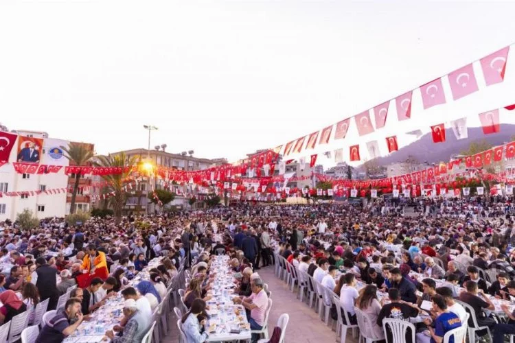 Mersin Büyükşehir Belediyesi Ramazan ayında 227 bin kişiye iftar verdi