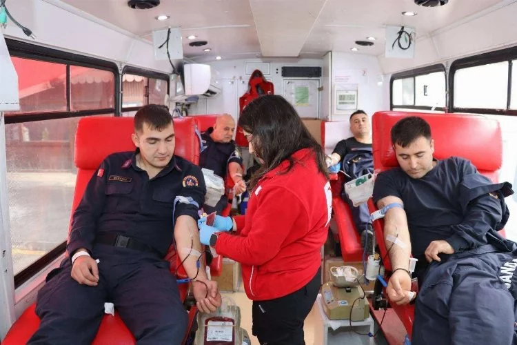 Mersin'de jandarma personeli kan bağışıyla hastalara umut oldu