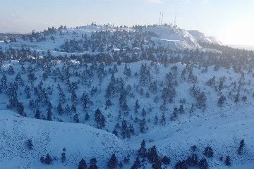 Mersin’de Toros dağları beklenen kar yağışının ardından beyaz gelinliğini giydi