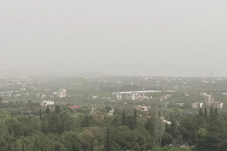 Mersin'de toz bulutu görüş mesafesini düşürdü