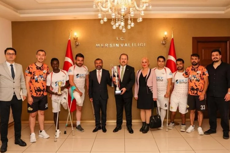 Mersin Valisi, Ampute Futbol Şampiyonlarını makamında kabul etti