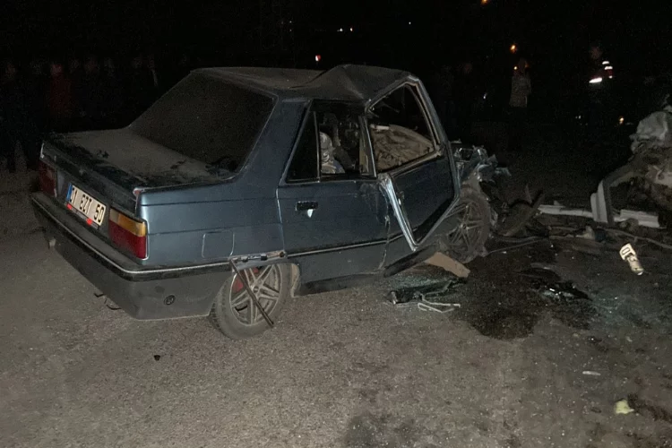 Mersin'de 2 otomobilin çarpıştığı kazada 2 kişi öldü, 5 kişi yaralandı
