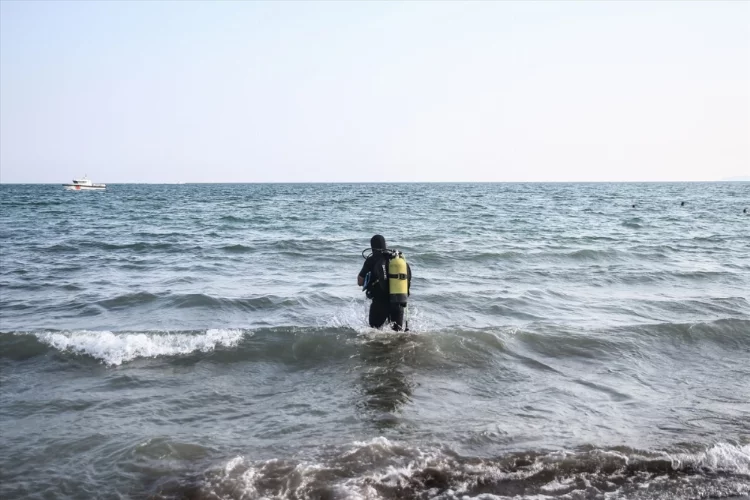 Mersin'de bir genç denizde kayboldu