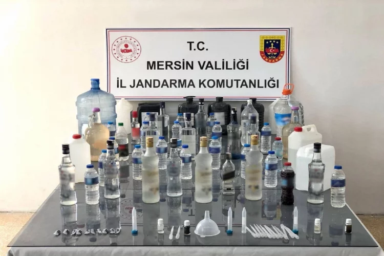Mersin'de bir kişi evindeki 100 litre sahte içki ile yakalandı