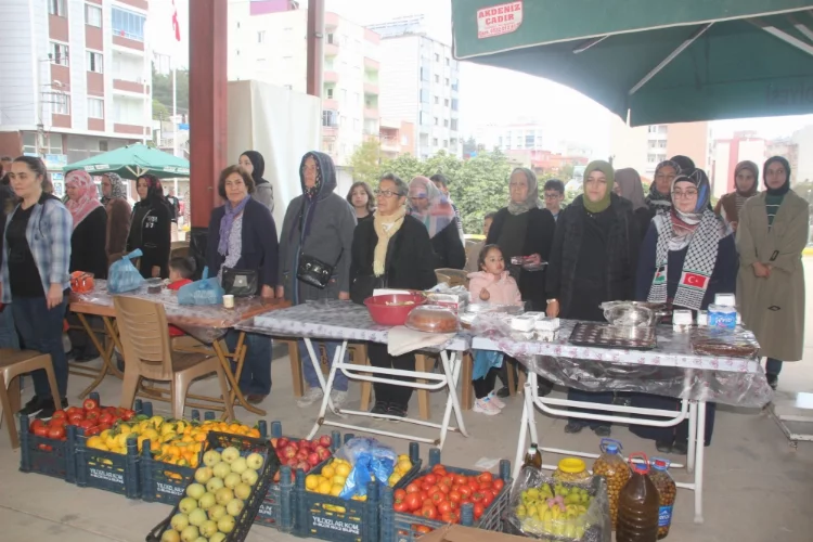 Mersin'de Filistin'e destek için kermes düzenledi