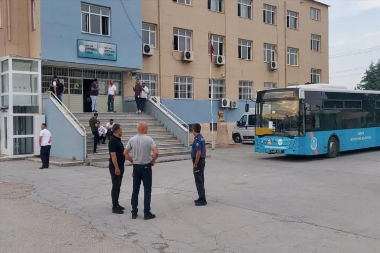 Mersin'de oy sayımı sırasında çıkan bıçaklı kavgada 4 kişi yaralandı