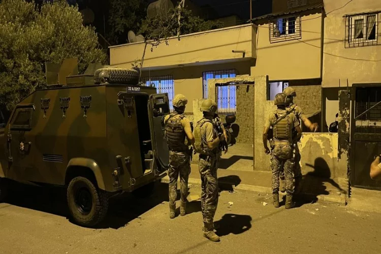 Mersin'de PKK/KCK propagandası yaptıkları iddiasıyla 12 zanlı yakalandı