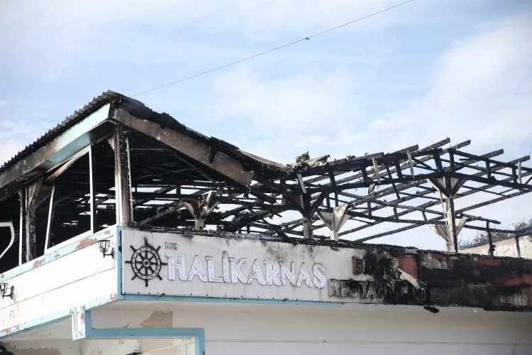 Mersin'de restoranda çıkan yangın söndürüldü