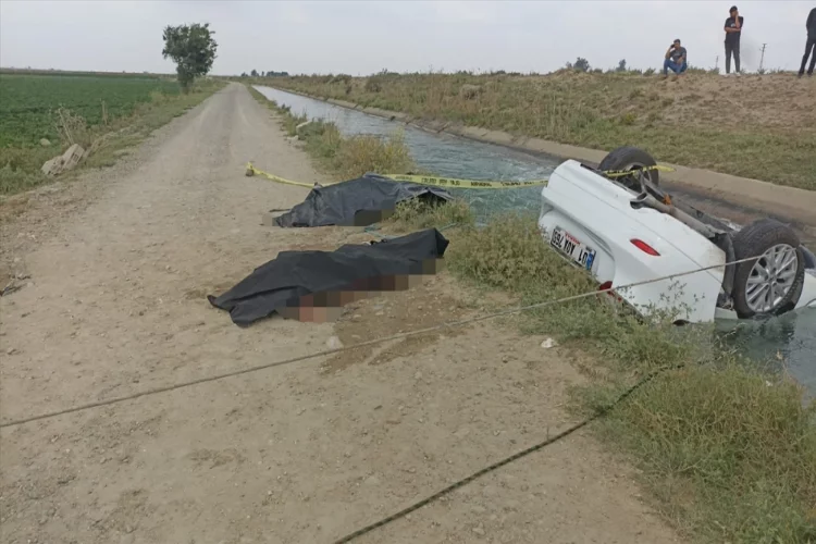 Mersin'de sulama kanalına devrilen araçtaki anne, baba ve 8 yaşındaki oğulları öldü