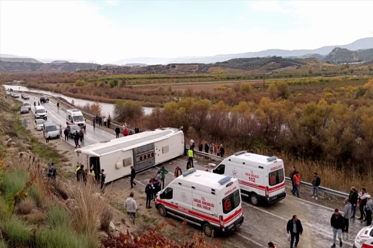 Mersin'de yolcu otobüsünün devrilmesi sonucu 8 kişi yaralandı