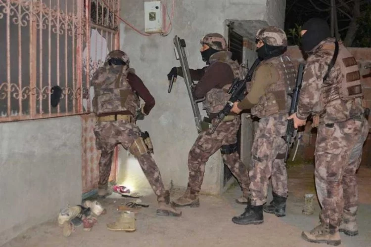 İzmir'de PKK/KCK, MLKP ve TKP/ML'ye yönelik operasyonda 9 gözaltı