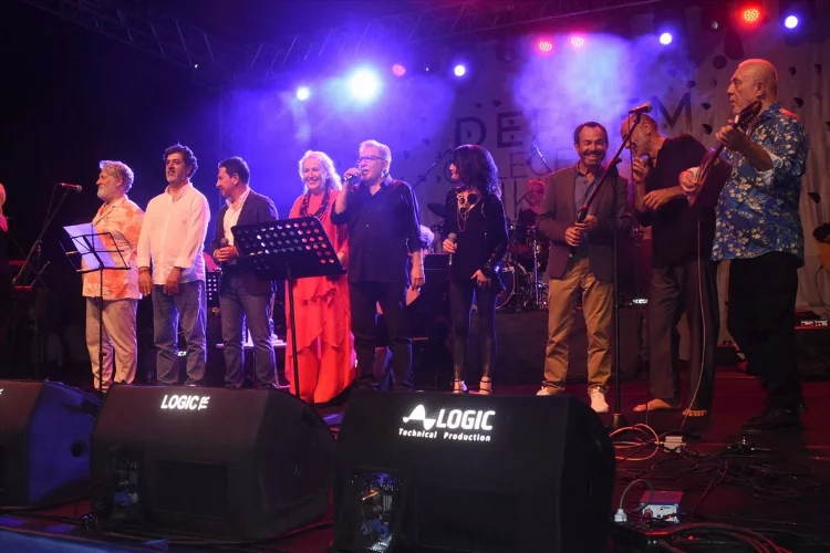 MUĞLA - Bodrum'da "Deprem Geleceğimizi Yıkmasın" konseri düzenlendi
