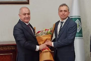 Osmaniye Belediye Başkanı İbrahim Çenet mazbatasını aldı