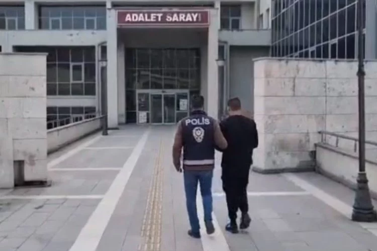 Osmaniye'de durdurulan otomobilin bagajından kaçak göçmen çıktı