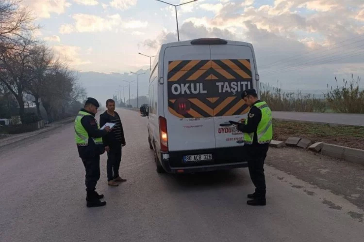 Osmaniye'de okul servislerine yönelik trafik denetiminde 20 araç trafikten men edildi