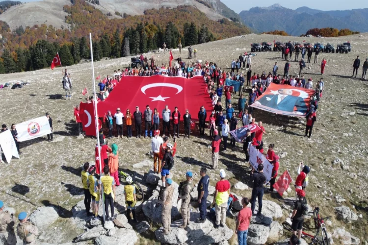 Osmaniye'de 300 dağcı, Cumhuriyet'in 100. yılını Keldaz Dağı'na tırmanarak kutladı
