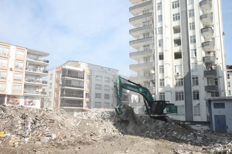 Osmaniye'de 335 binanın acil yıkım işlemi sürüyor