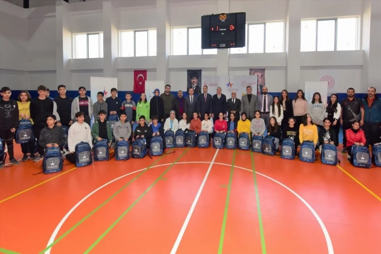 Osmaniye'de yetenek taramasında keşfedilen sporculara malzeme desteği