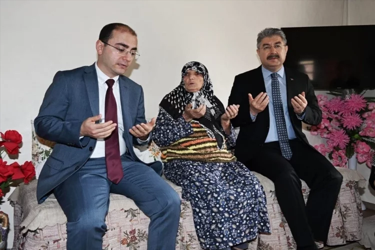 Osmaniye Valisi Erdinç Yılmaz'dan şehit ailesine ziyaret