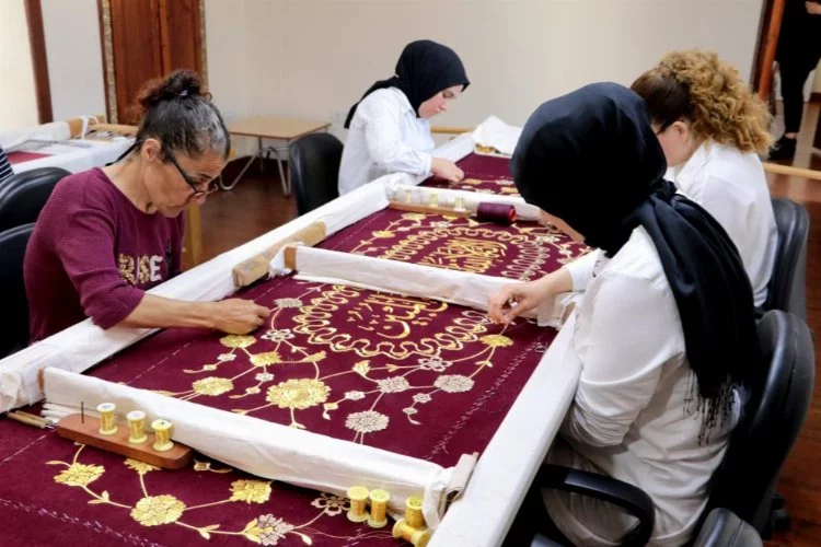 Osmanlı geleneği puşideler, Maraş işi tekniğiyle Adana'da yeniden işleniyor