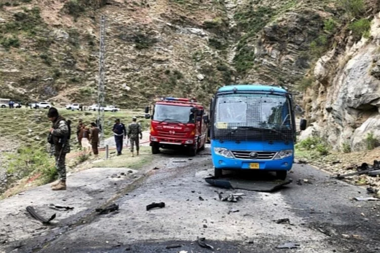 Pakistan'da Çinlilere yönelik baraj konvoyuna saldırı: Altı kişi hayatını kaybetti