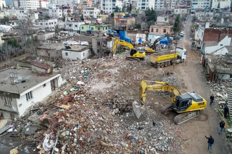 Pazarcık'ta yıkımın yüzde 60'ı tamamlandı, enkazın yüzde 35'i kaldırıldı
