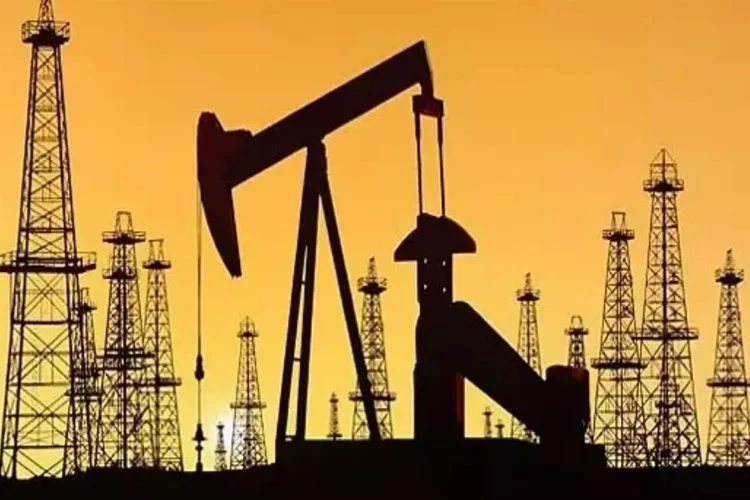 Petrol fiyatları, OPEC+'nın üretim kesintilerini uzatacağı açıklamasının ardından dalgalı seyretti