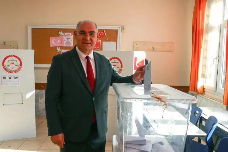 Pozantı Belediye Başkanı Mustafa Çay, oyunu kullandı