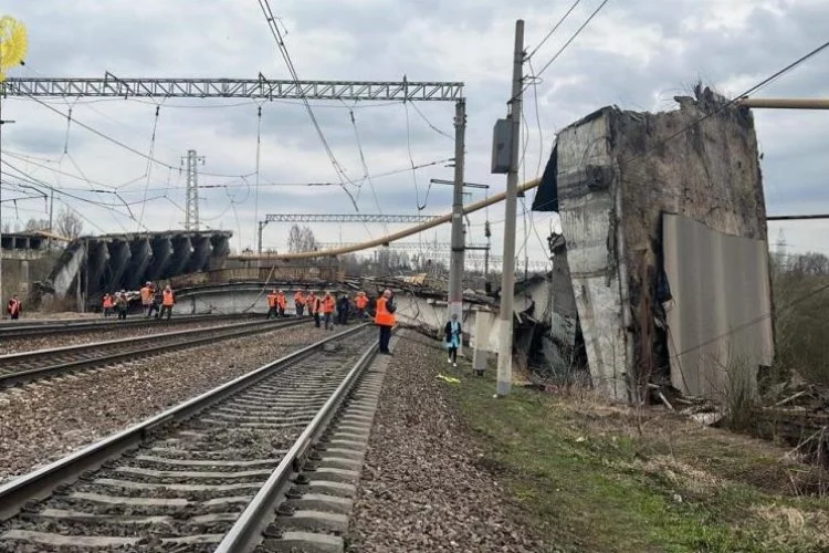 Rusya'nın Smolensk bölgesinde demiryolu köprüsü çöktü