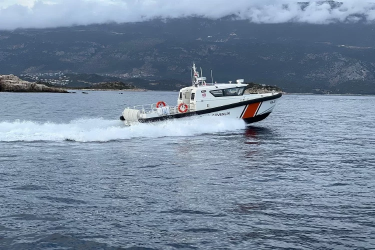 Sahil Güvenlik Komutanlığı ekipleri kayıp göçmen arıyor