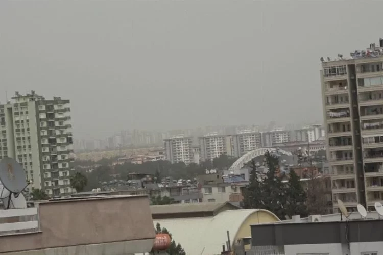 Sahra Çölü'nden gelen toz fırtınası Adana'yı etkiledi